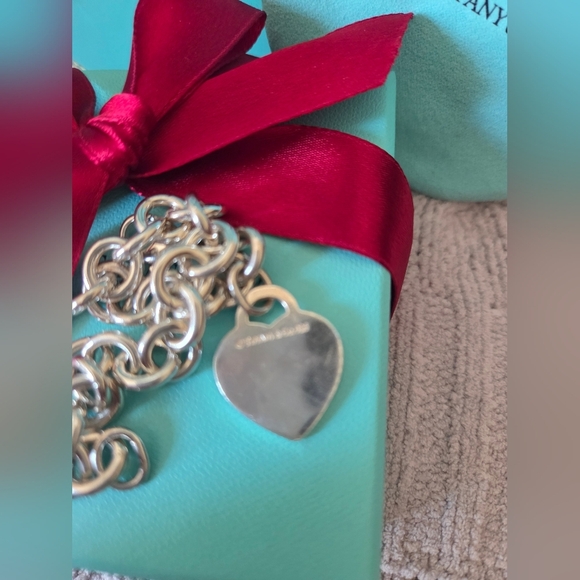 Vintage Tiffany & Co. Return To Sender Silver Chain Bracelet with Heart Charm - Picture 2 of 3
